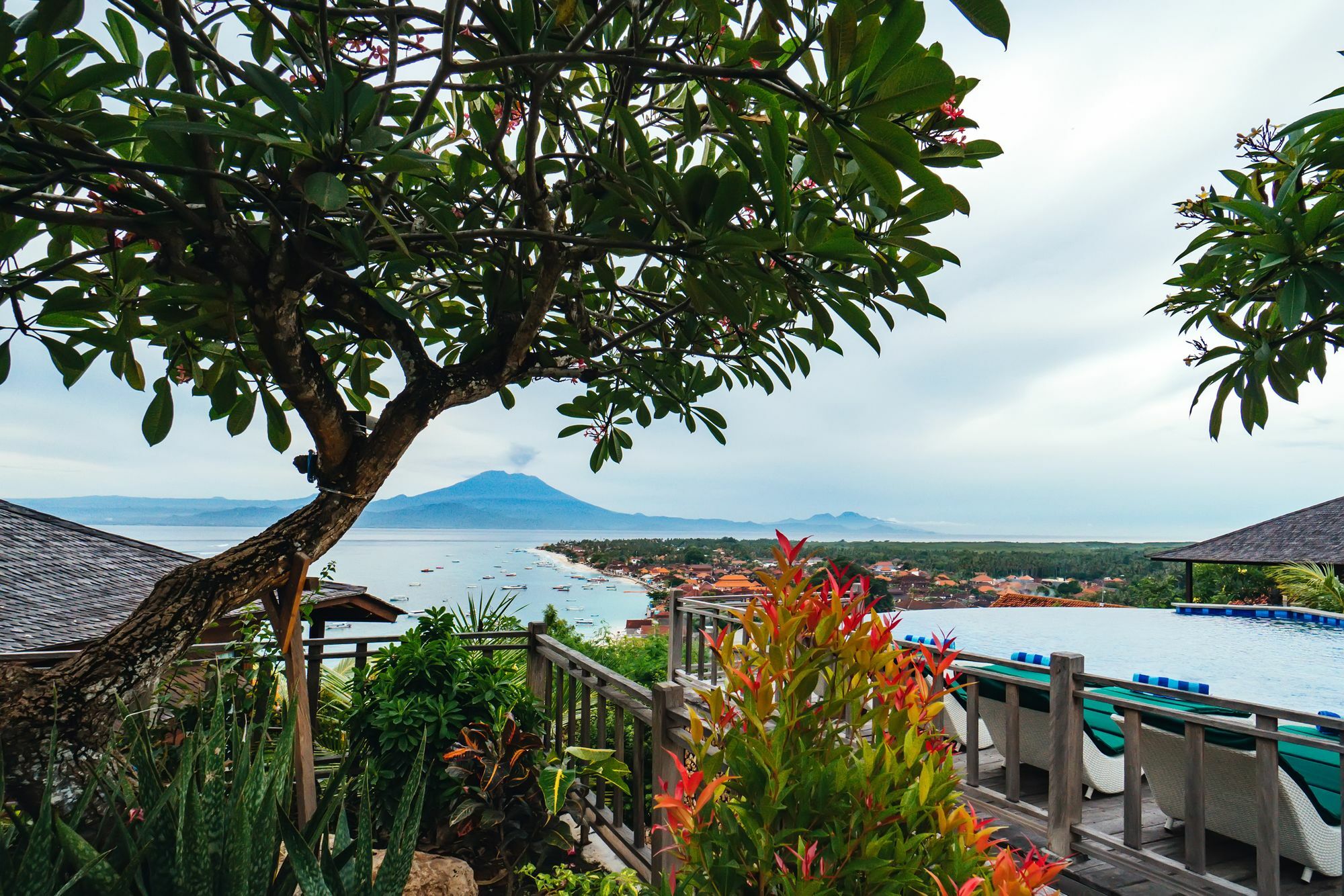 Jenggala Hill Hotel Nusa Lembongan  Exterior photo