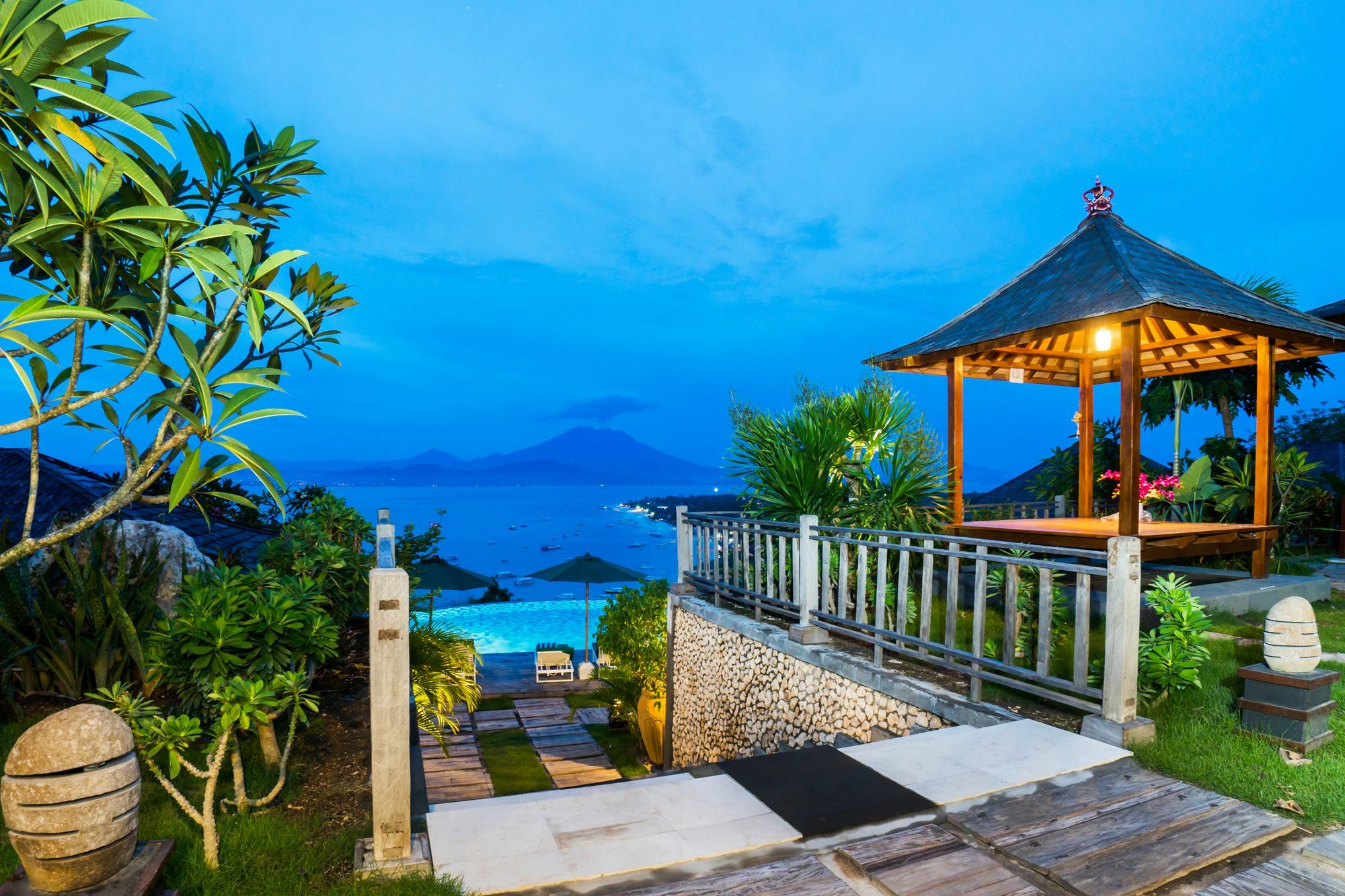 Jenggala Hill Hotel Nusa Lembongan  Exterior photo